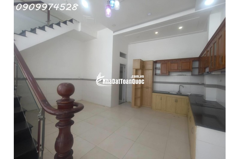 Nhà phố 3 tầng hẻm 6m sát chợ Hiệp Bình Thủ Đức sẵn nguồn thu lớn, 67m2, ngang 6m, dài 11m, 8.5 tỷ
